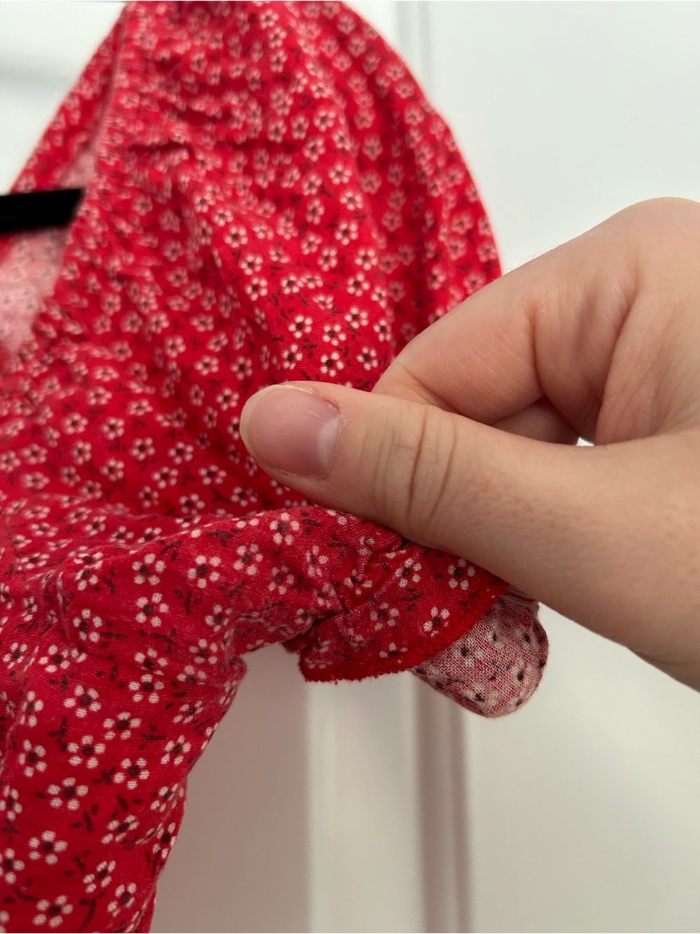 Princess Polly Red Floral Puff Sleeve Button Crop Top - Picture 4 of 5